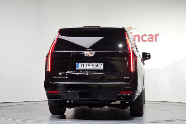 2022 Cadillac Escalade с пробегом 90 909 км