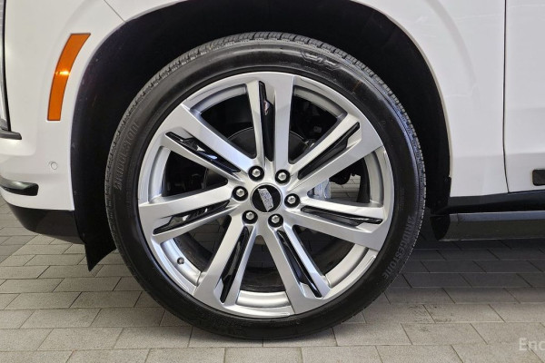 2025 Cadillac Escalade с пробегом 14 837 км