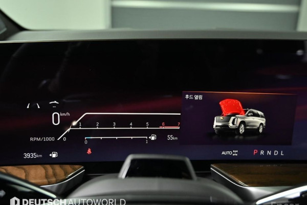 2025 Cadillac Escalade с пробегом 3 935 км