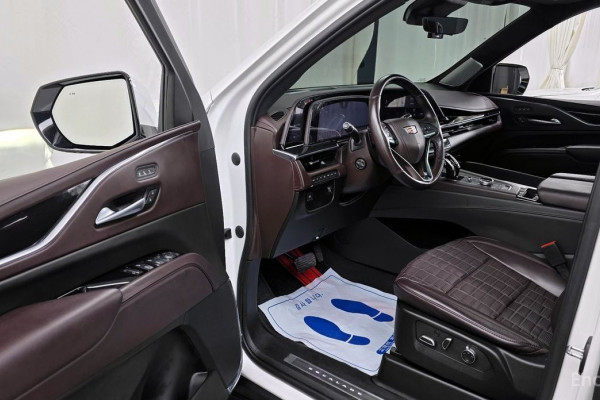2023 Cadillac Escalade с пробегом 33 678 км