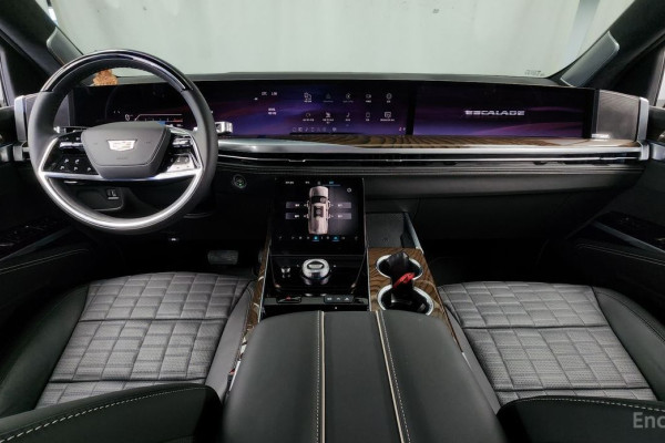 2025 Cadillac Escalade с пробегом 14 837 км