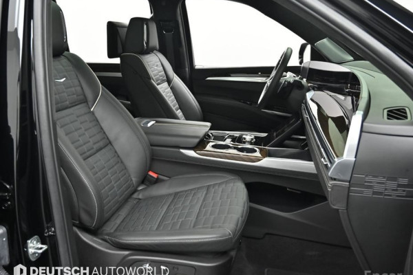 2025 Cadillac Escalade с пробегом 3 935 км