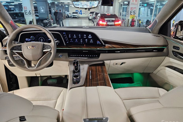 2022 Cadillac Escalade с пробегом 35 613 км