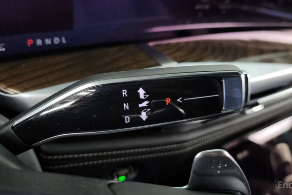 2025 Cadillac Escalade с пробегом 14 837 км