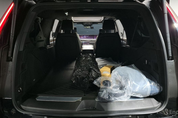 2025 Cadillac Escalade с пробегом 11 104 км