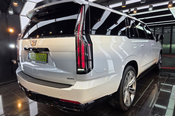 2025 Cadillac Escalade с пробегом 1 550 км