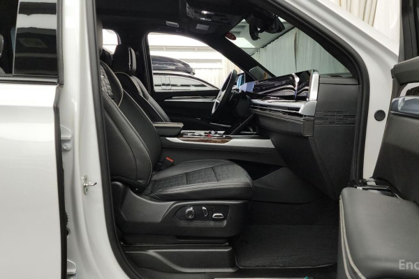 2025 Cadillac Escalade с пробегом 14 837 км