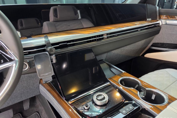 2025 Cadillac Escalade с пробегом 1 550 км