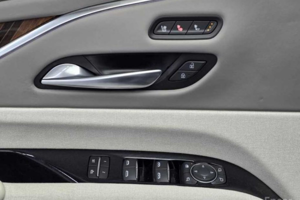 2023 Cadillac Escalade с пробегом 16 334 км