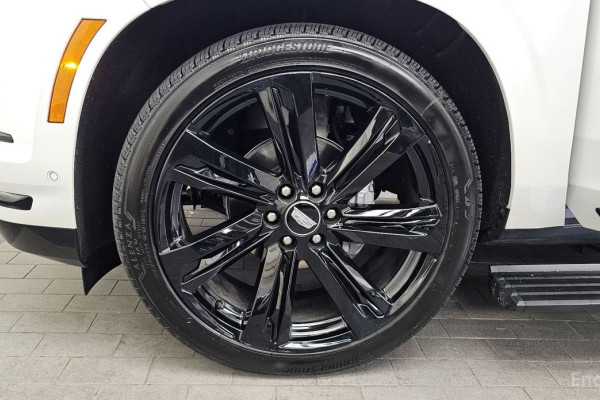 2025 Cadillac Escalade с пробегом 5 888 км