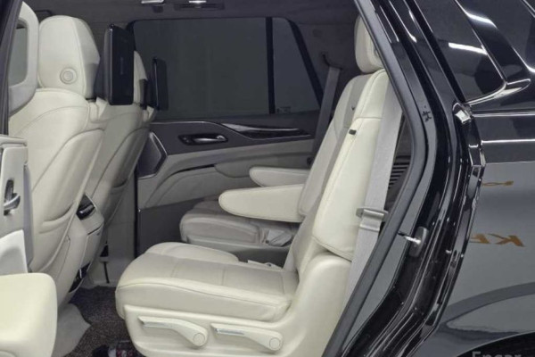2023 Cadillac Escalade с пробегом 16 334 км