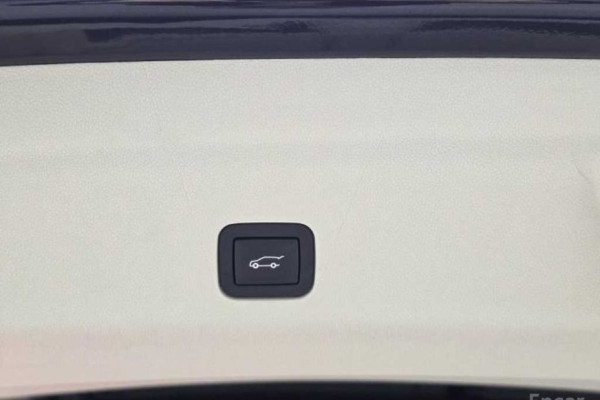 2023 Cadillac Escalade с пробегом 16 334 км