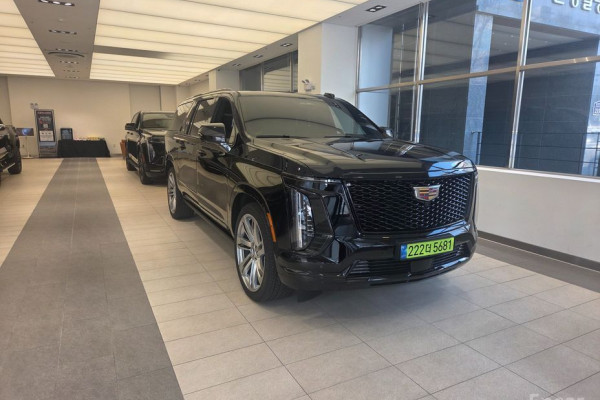 2025 Cadillac Escalade с пробегом 9 244 км
