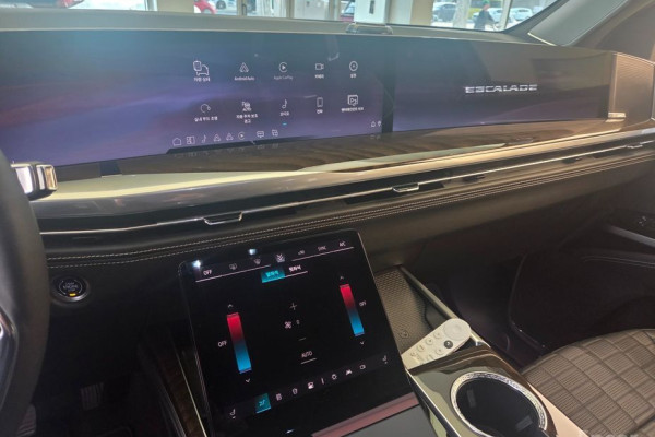 2025 Cadillac Escalade с пробегом 9 244 км