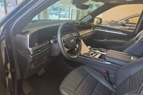 2025 Cadillac Escalade с пробегом 9 244 км