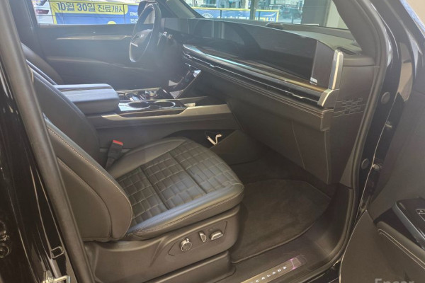 2025 Cadillac Escalade с пробегом 9 244 км