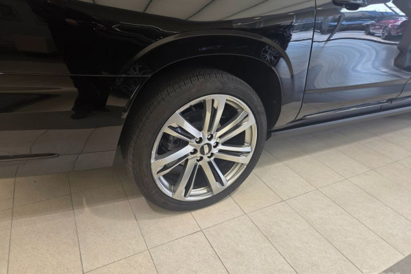 2025 Cadillac Escalade с пробегом 9 244 км