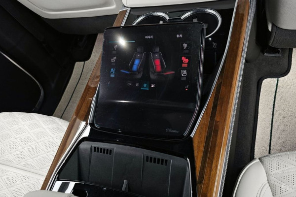 2025 Cadillac Escalade с пробегом 5 888 км