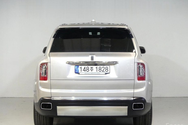 2023 Rolls-Royce Cullinan с пробегом 9 200 км