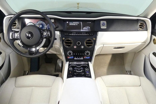 2023 Rolls-Royce Cullinan с пробегом 9 200 км