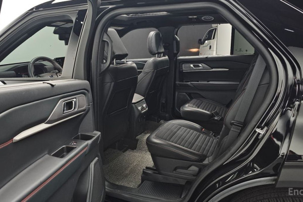 2024 Ford Explorer с пробегом 13 933 км