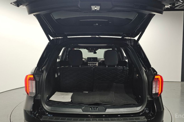 2024 Ford Explorer с пробегом 13 933 км