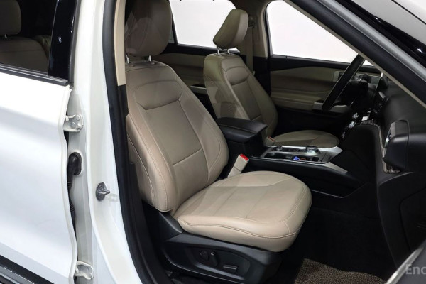 2023 Ford Explorer с пробегом 13 714 км