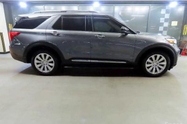 2023 Ford Explorer с пробегом 14 500 км