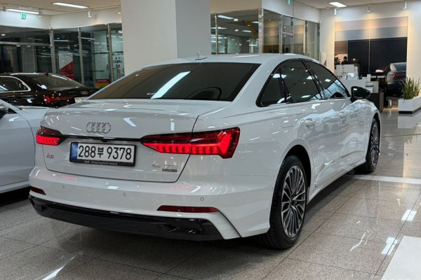 2025 Audi A6 с пробегом 15 729 км