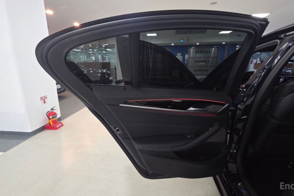 2021 BMW 5 серии с пробегом 93 247 км