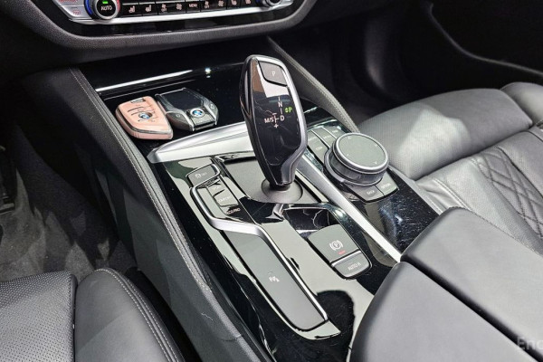 2020 BMW 5 серии с пробегом 60 979 км