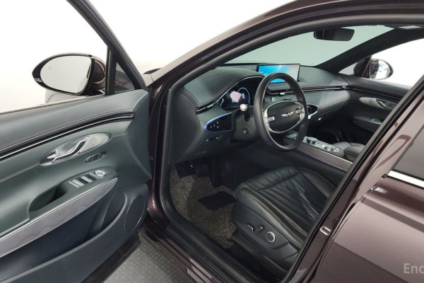 2021 Genesis GV70 с пробегом 48 724 км