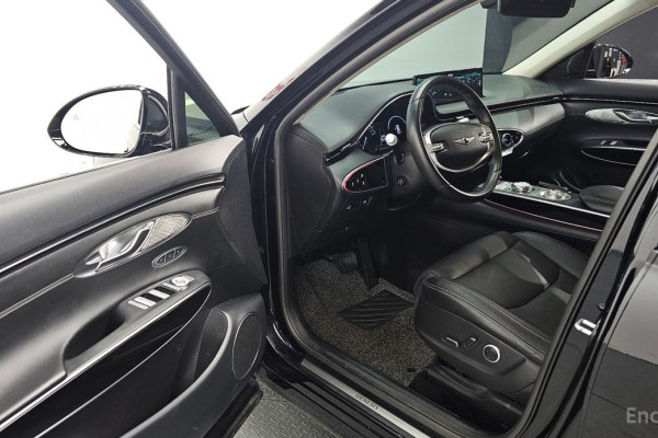 2021 Genesis GV70 с пробегом 68 541 км