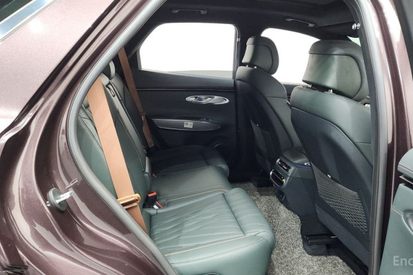 2021 Genesis GV70 с пробегом 48 724 км