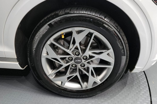 2022 Genesis GV70 с пробегом 22 096 км