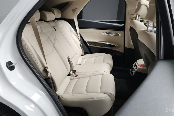 2022 Genesis GV70 с пробегом 22 096 км