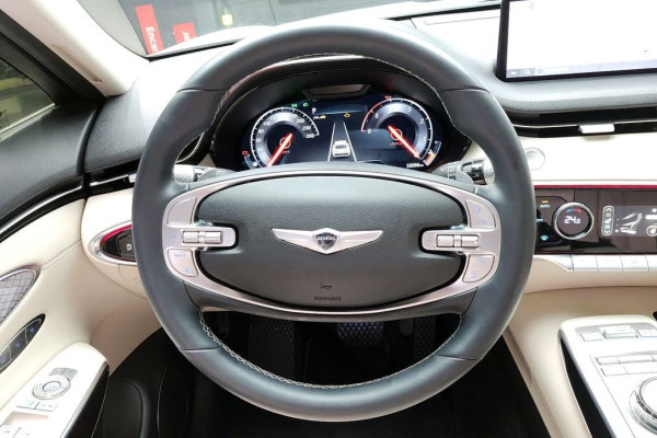 2022 Genesis GV70 с пробегом 22 096 км