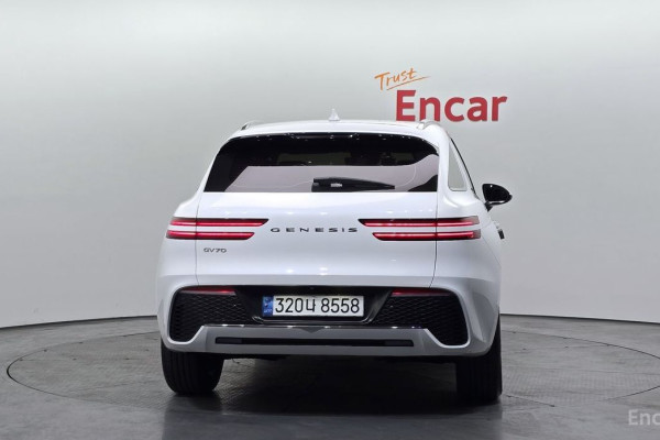 2021 Genesis GV70 с пробегом 43 171 км
