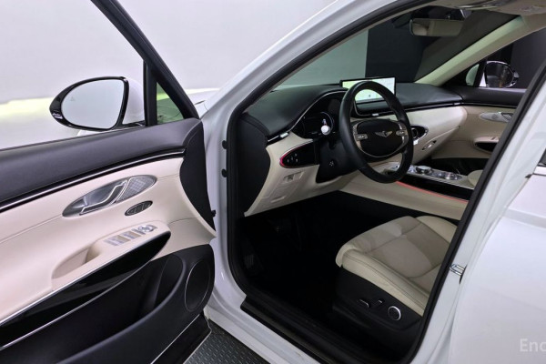 2022 Genesis GV70 с пробегом 40 376 км