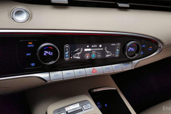 2022 Genesis GV70 с пробегом 22 096 км