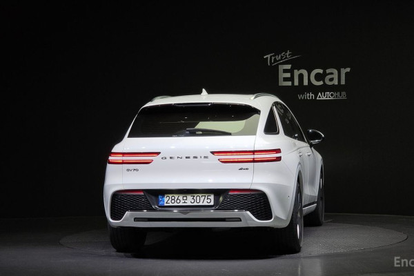 2021 Genesis GV70 с пробегом 35 794 км