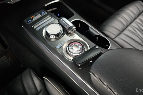 2021 Genesis GV70 с пробегом 35 794 км