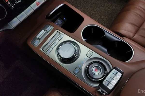 2021 Genesis GV70 с пробегом 43 734 км