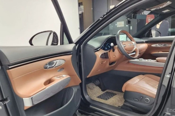 2021 Genesis GV70 с пробегом 43 734 км