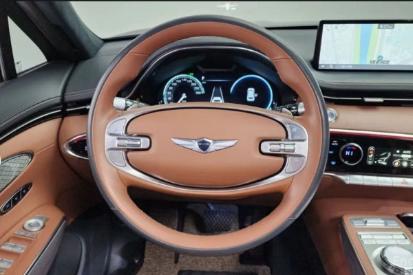 2021 Genesis GV70 с пробегом 43 734 км