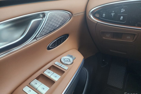 2022 Genesis GV70 с пробегом 41 641 км