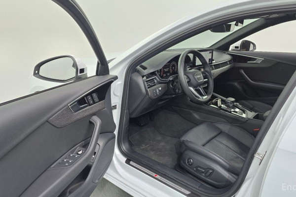 2022 Audi A4 с пробегом 44 291 км