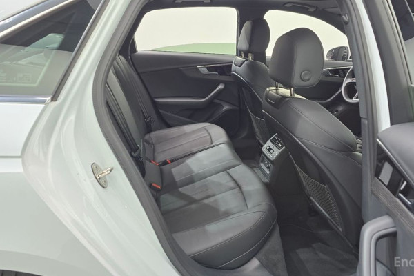 2022 Audi A4 с пробегом 44 291 км