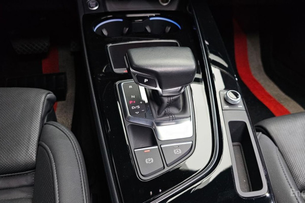 2021 Audi A4 с пробегом 33 690 км