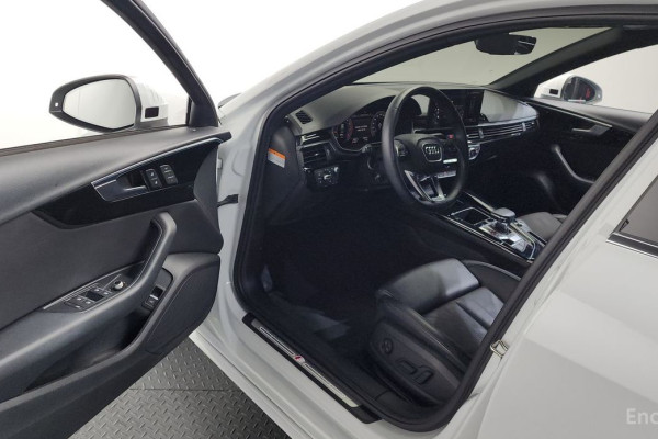 2021 Audi A4 с пробегом 65 621 км